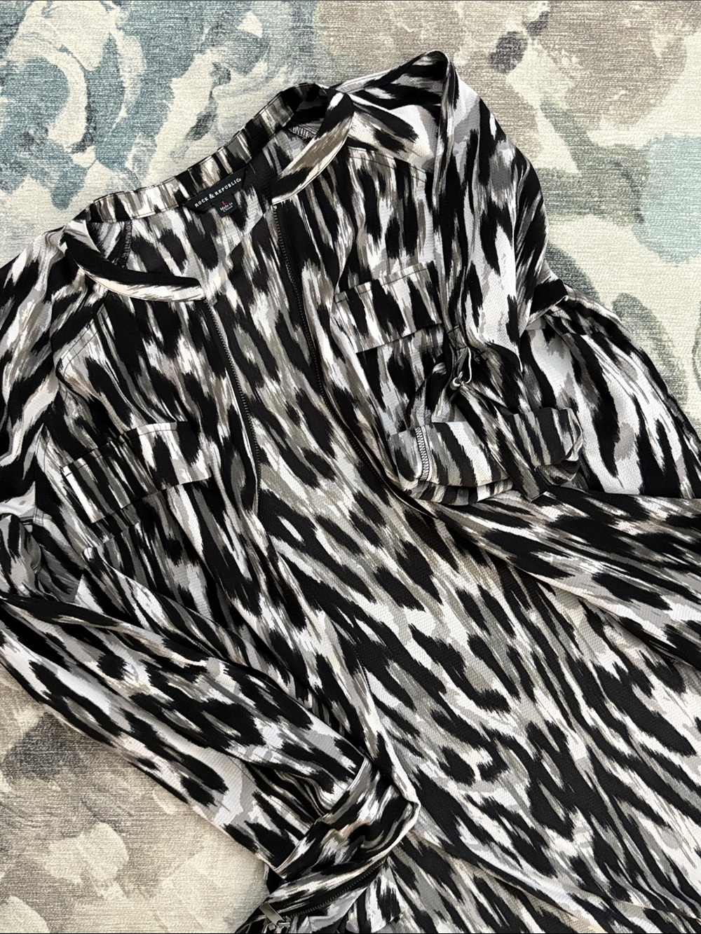 Rock & Republic Black and White Abstract Print Button-Down Shirt - Picture 5 of 5